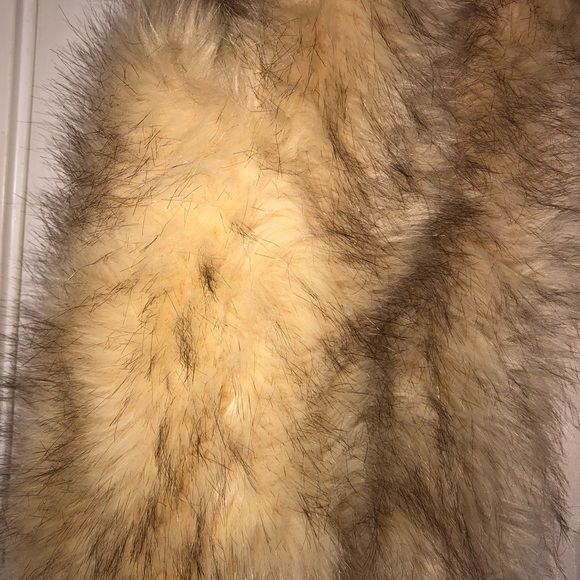 Fluffy Vest - Picture 2 of 4